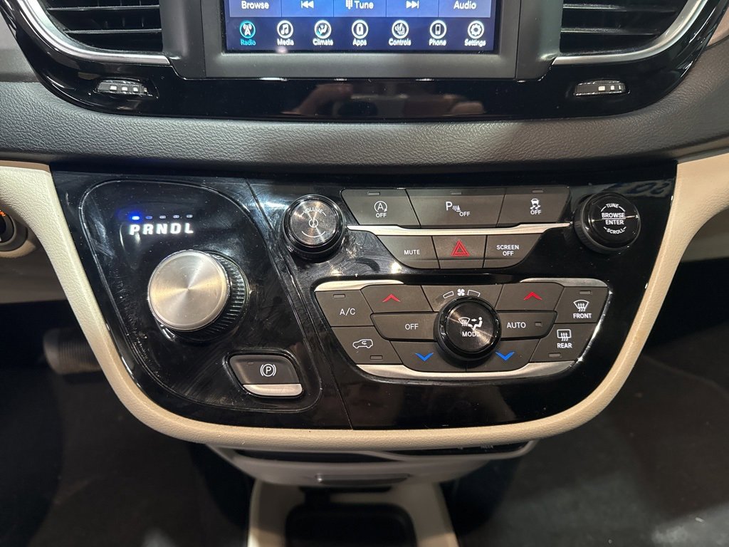 Used 2020 Chrysler Pacifica Touring-L image 28