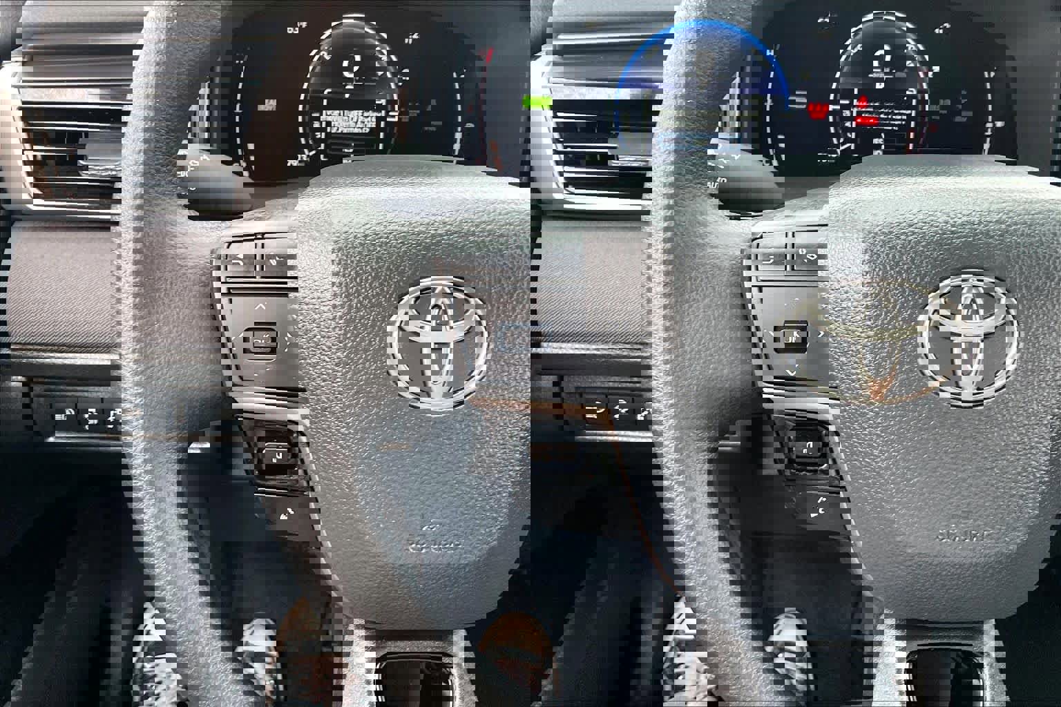 Used 2025 Toyota Camry LE w/ Convenience Package image 23