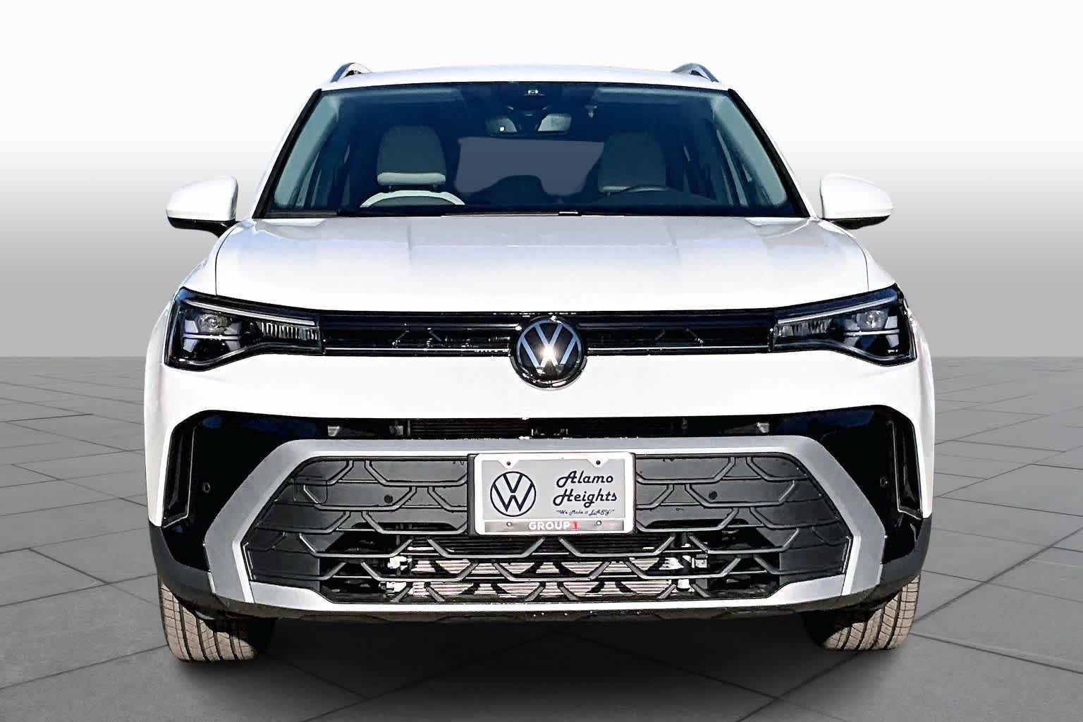 New 2026 Volkswagen Taos SE FWD image 3