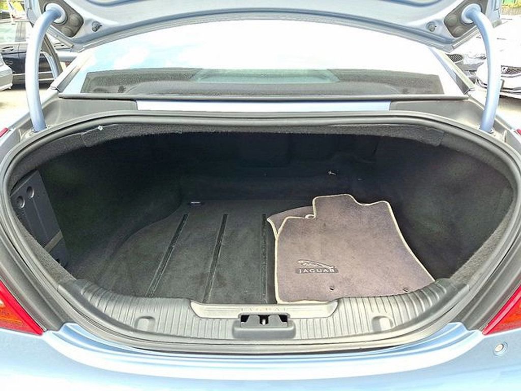 Used 2011 Jaguar XJ image 29