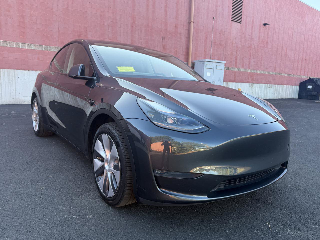 Used 2024 Tesla Model Y Long Range AWD/4WD image 1
