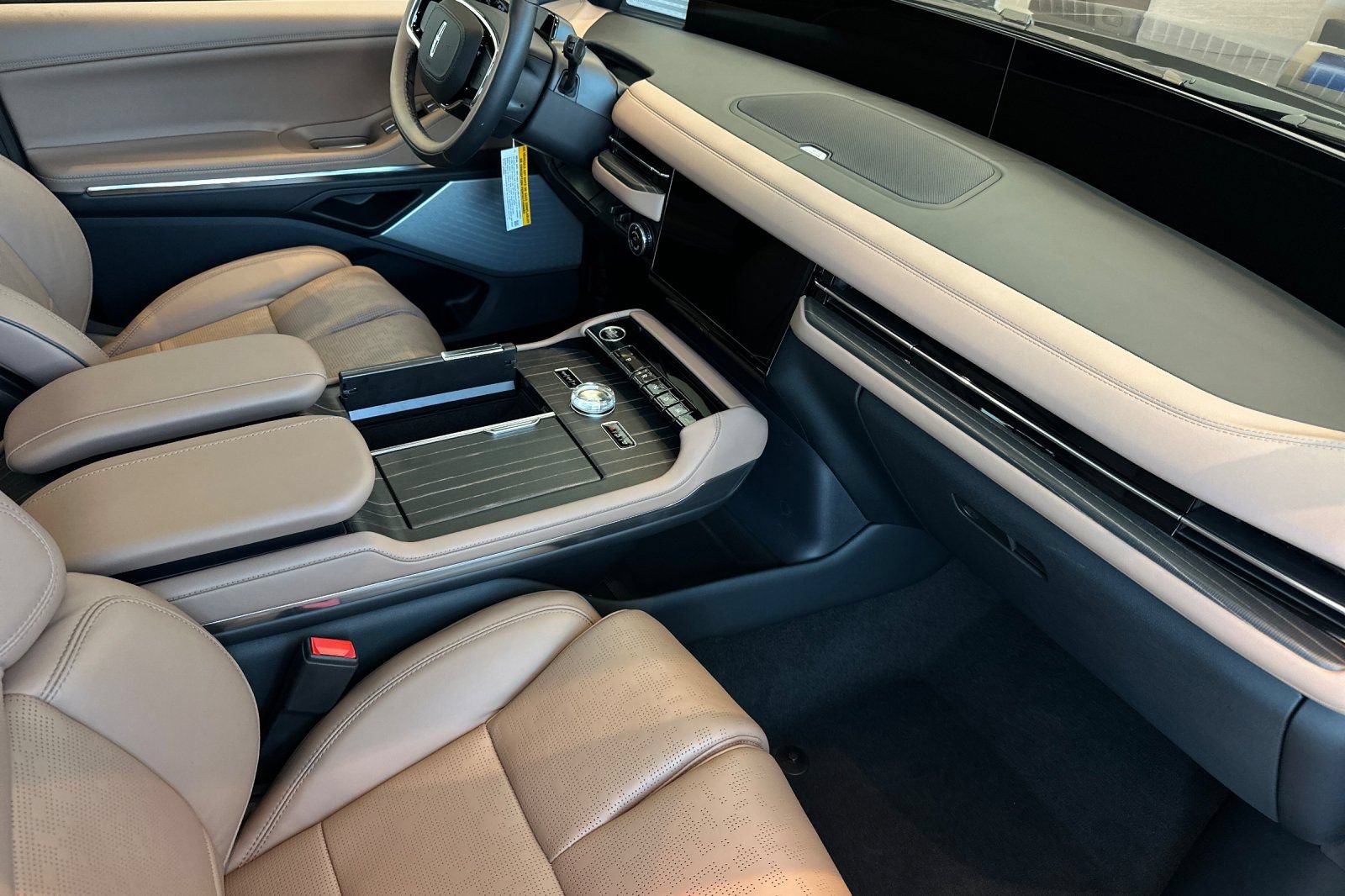New 2026 Lincoln Navigator L Black Label AWD/4WD image 17