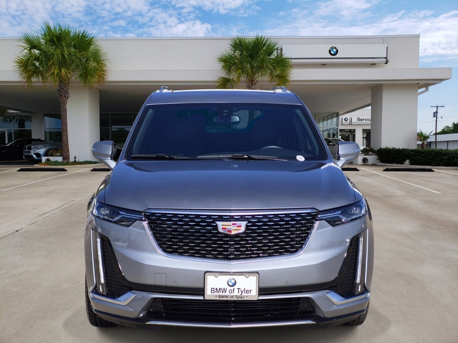 Used 2025 Cadillac XT6 Luxury FWD image 2