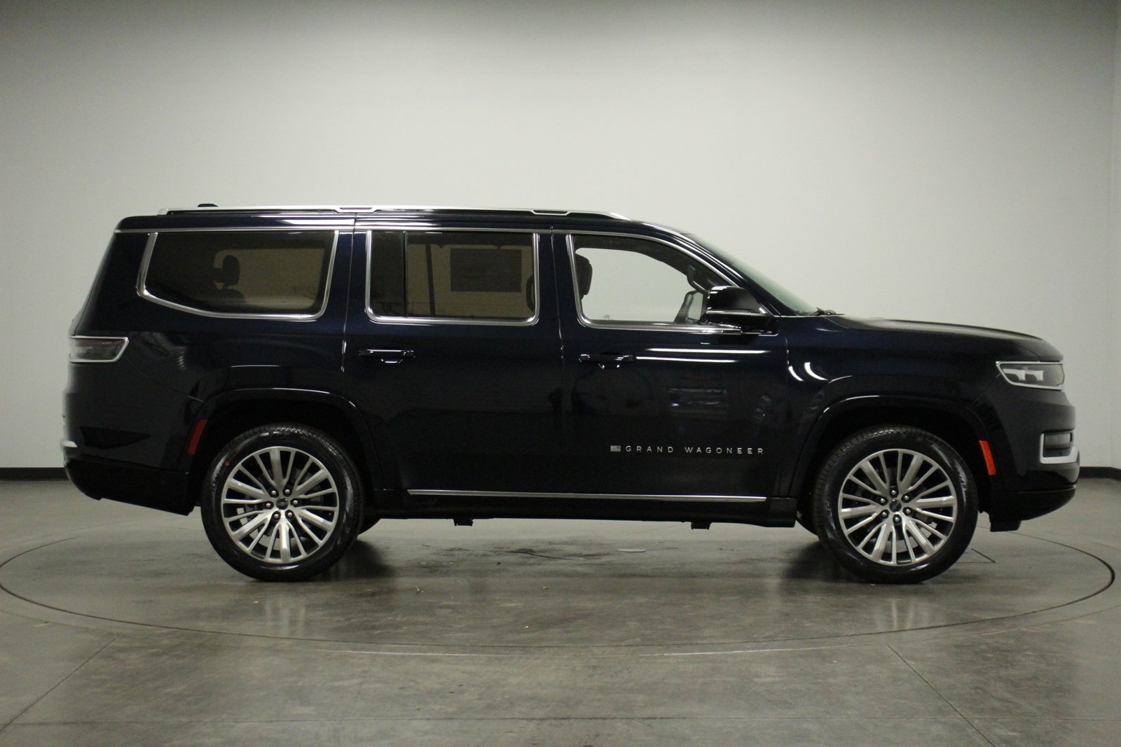 New 2023 Jeep Grand Wagoneer Series III AWD/4WD image 3