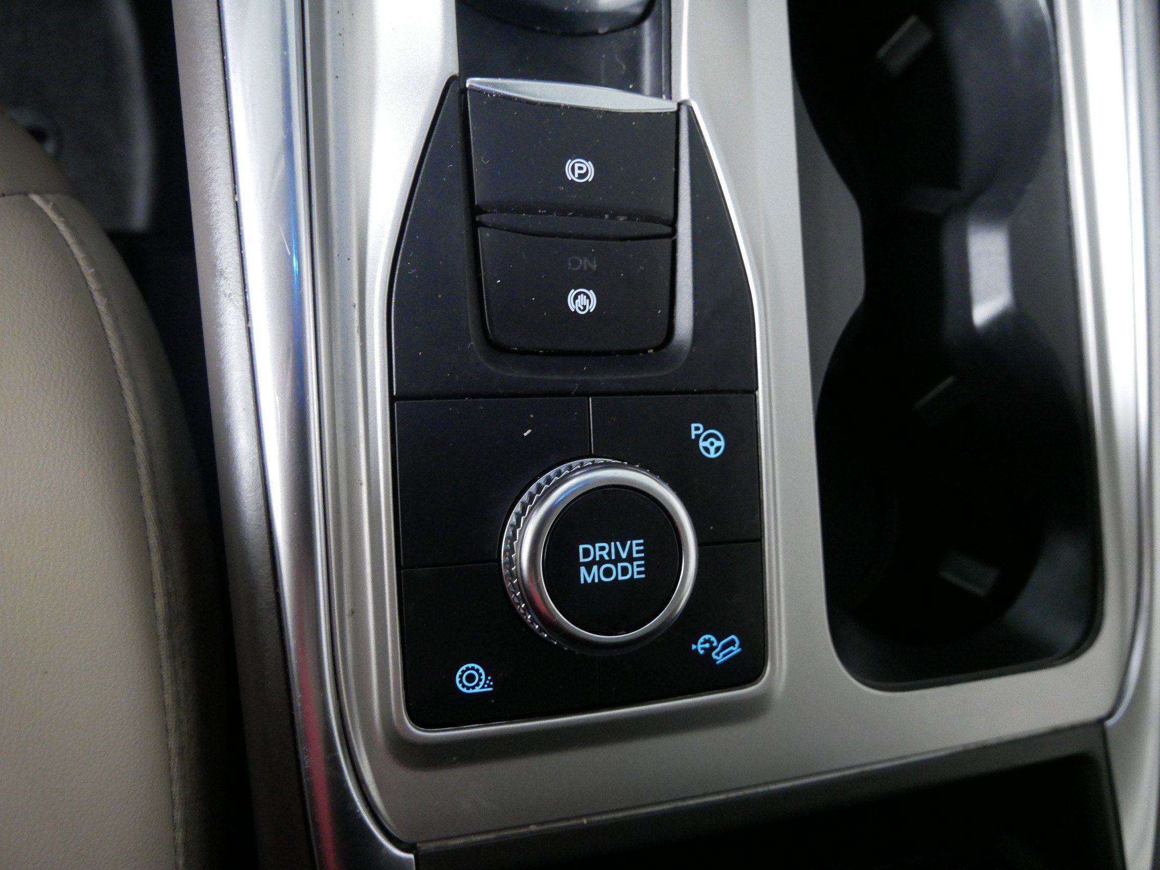 Used 2022 Ford Explorer Platinum w/ Premium Technology Package AWD/4WD image 28