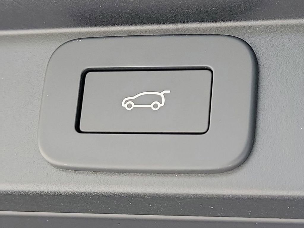 New 2026 Land Rover Range Rover SV image 12