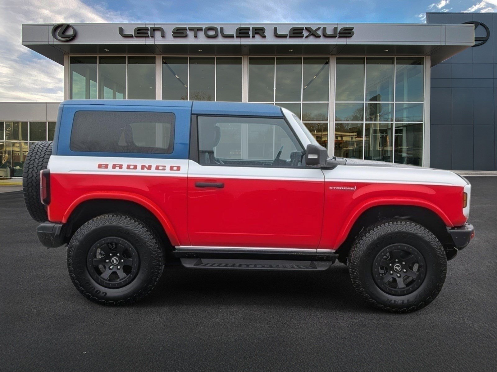Used 2025 Ford Bronco Stroppe Edition AWD/4WD image 2