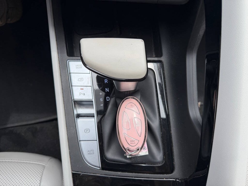 Used 2024 Hyundai Elantra Limited FWD image 17