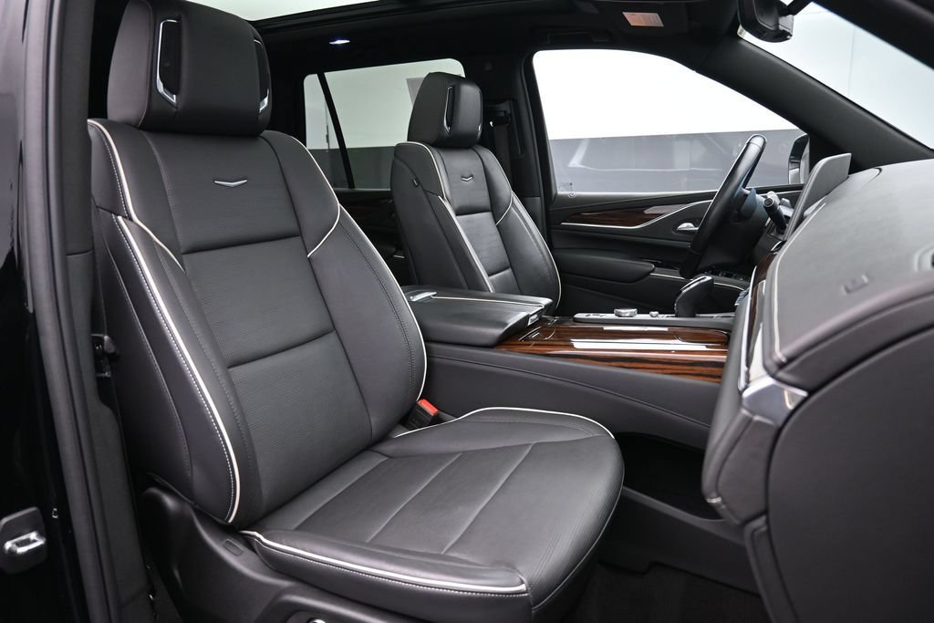 Used 2023 Cadillac Escalade Premium Luxury AWD/4WD image 29