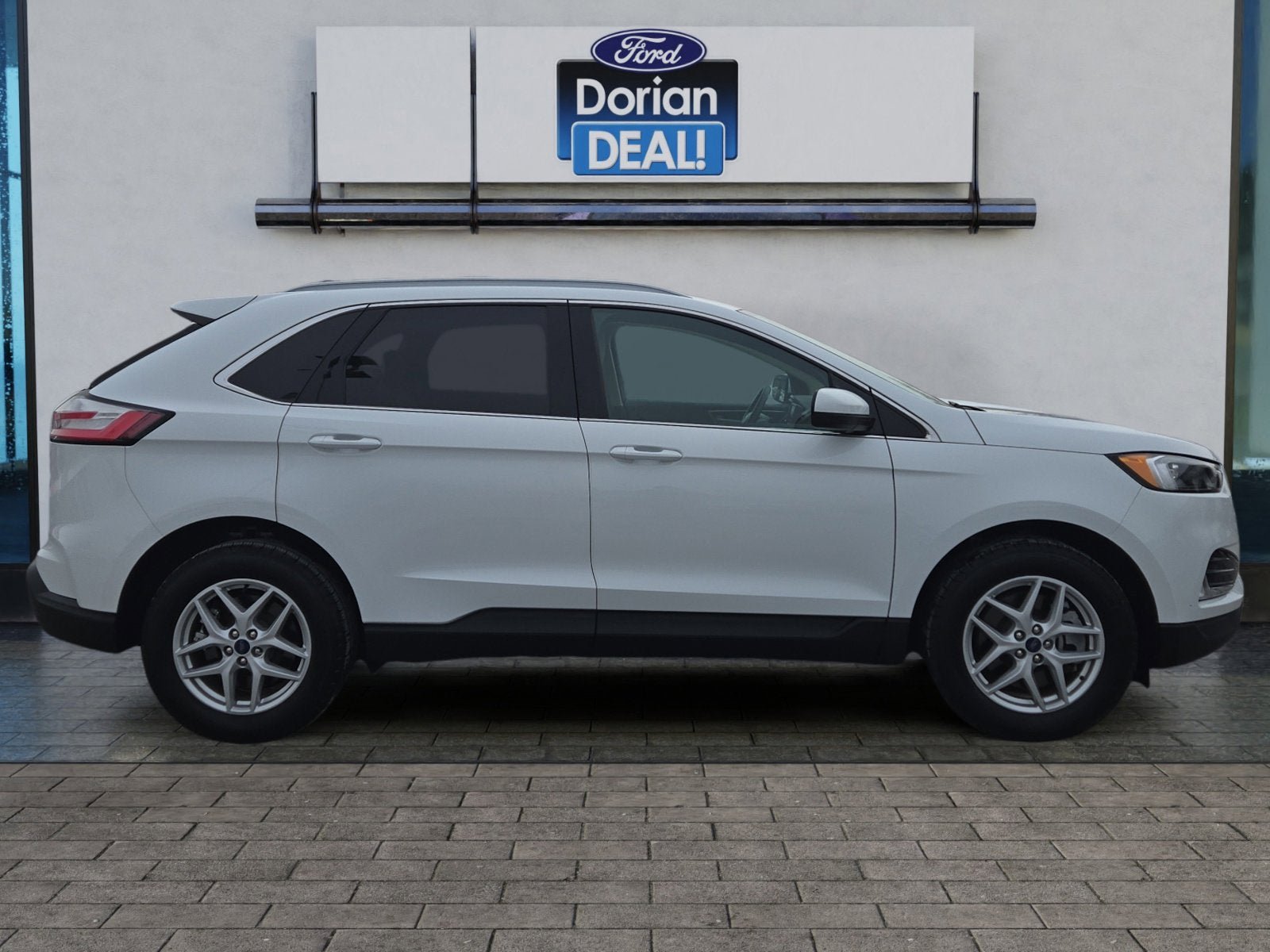 Certified 2022 Ford Edge SEL w/ Convenience Package AWD/4WD image 2