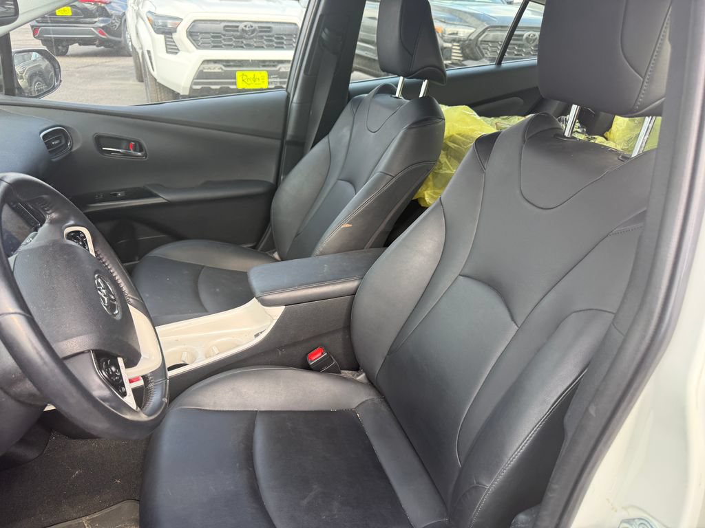 Used 2016 Toyota Prius Four w/ Advanced Technology Package FWD image 4
