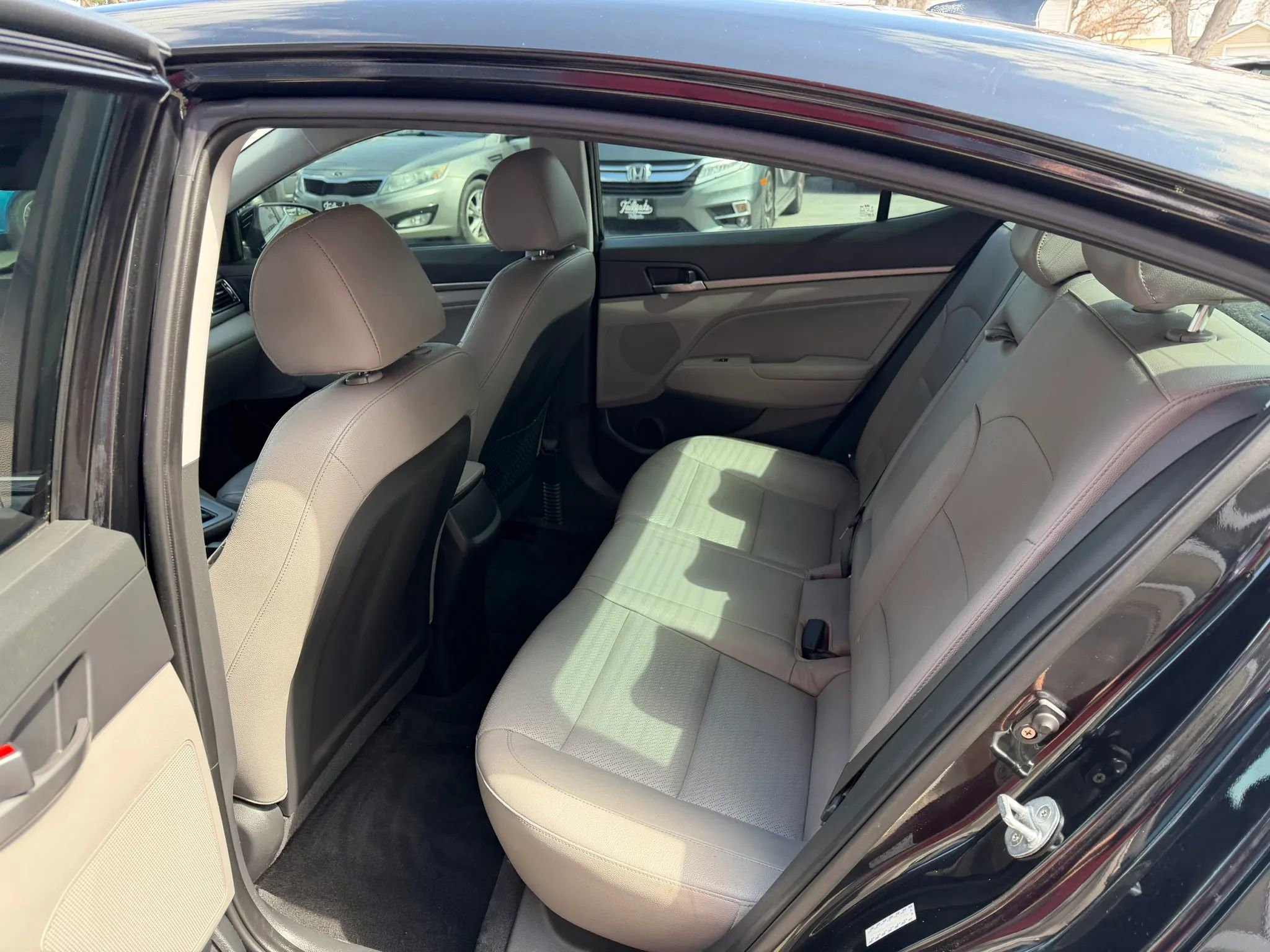 Used 2018 Hyundai Elantra Limited FWD image 12