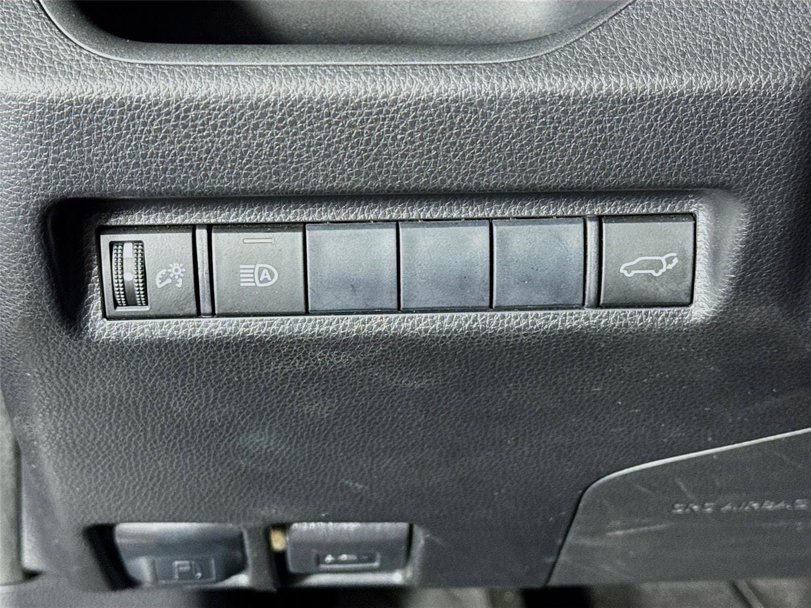 Used 2019 Toyota RAV4 XLE Premium FWD image 11