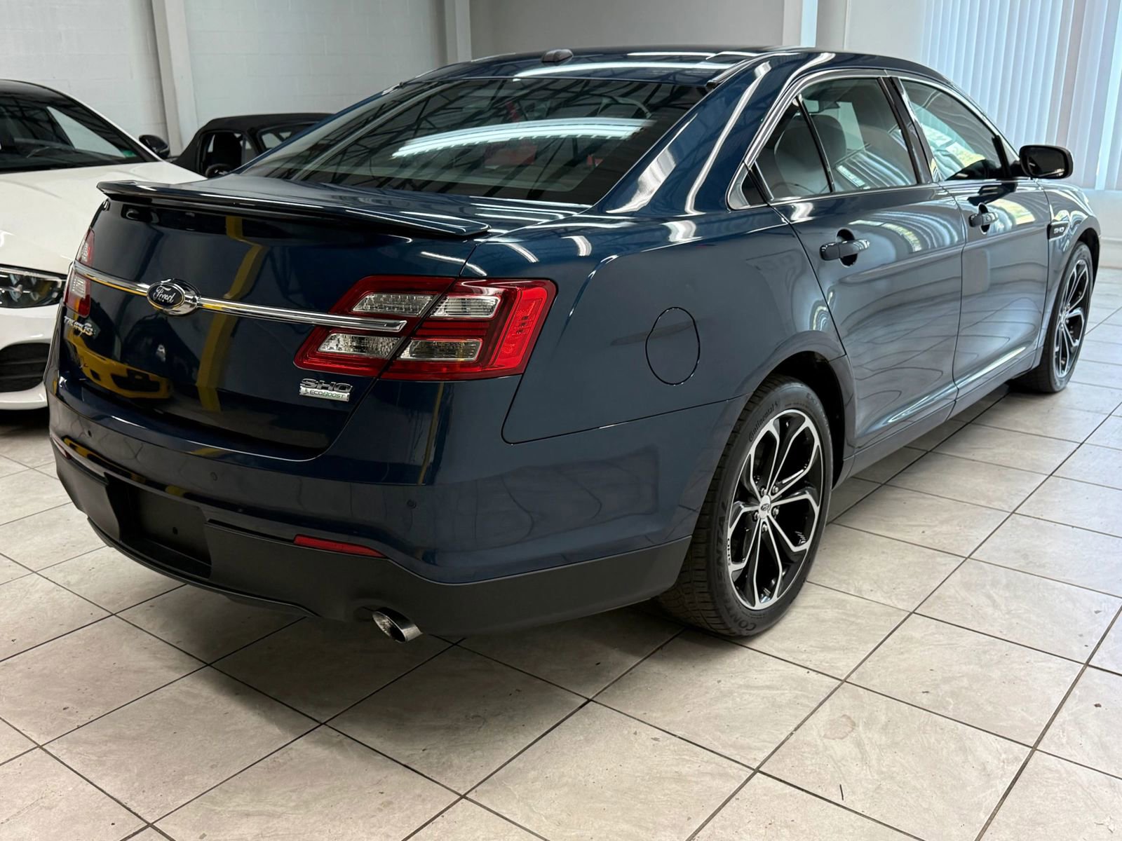 Used 2017 Ford Taurus SHO w/ Driver Assist Package image 9