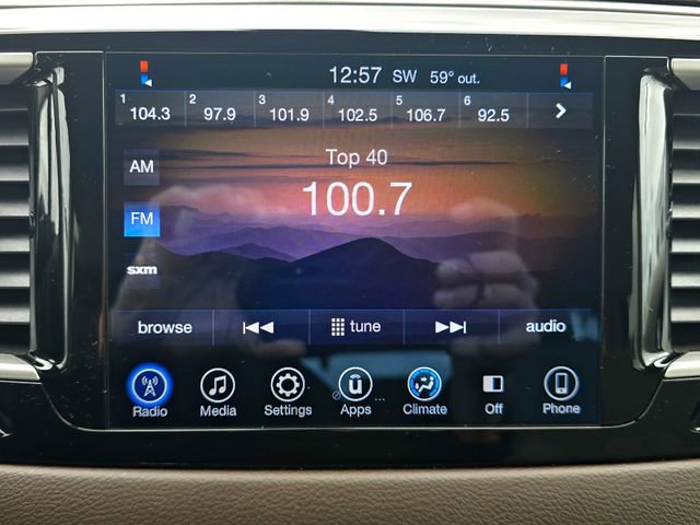 Used 2017 Chrysler Pacifica Touring w/ Tire & Wheel Group FWD image 11