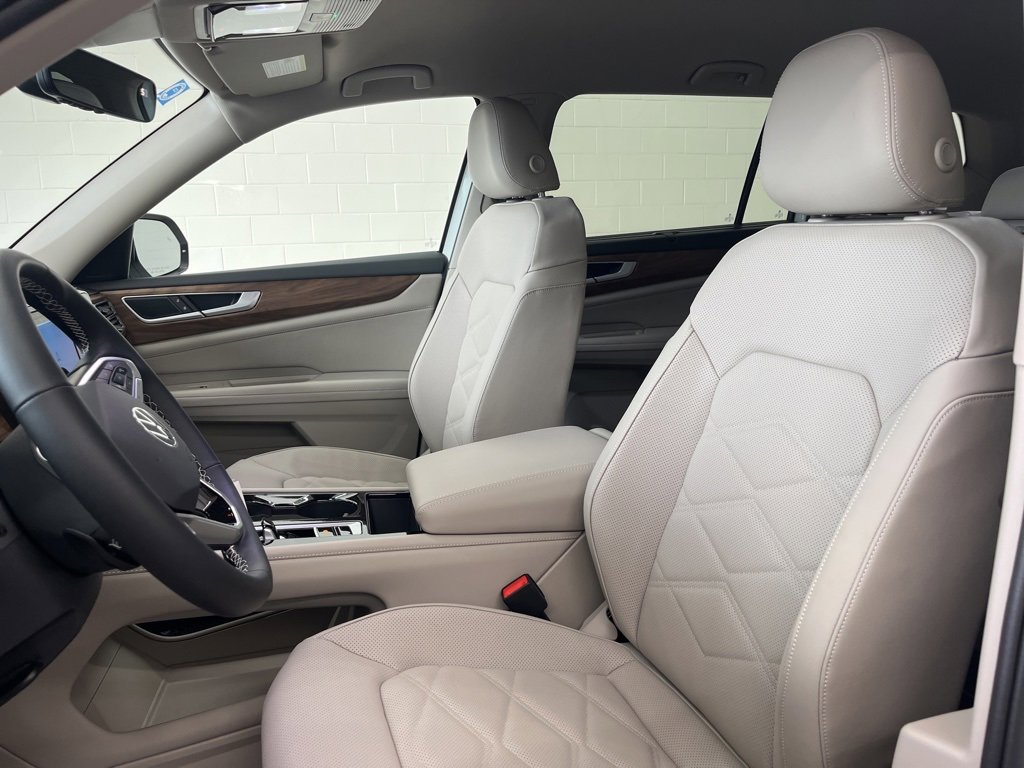 Certified 2025 Volkswagen Atlas SE image 16