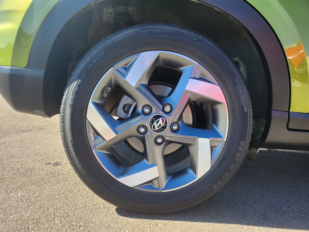 Certified 2021 Hyundai Venue SEL w/ Premium Package image 34