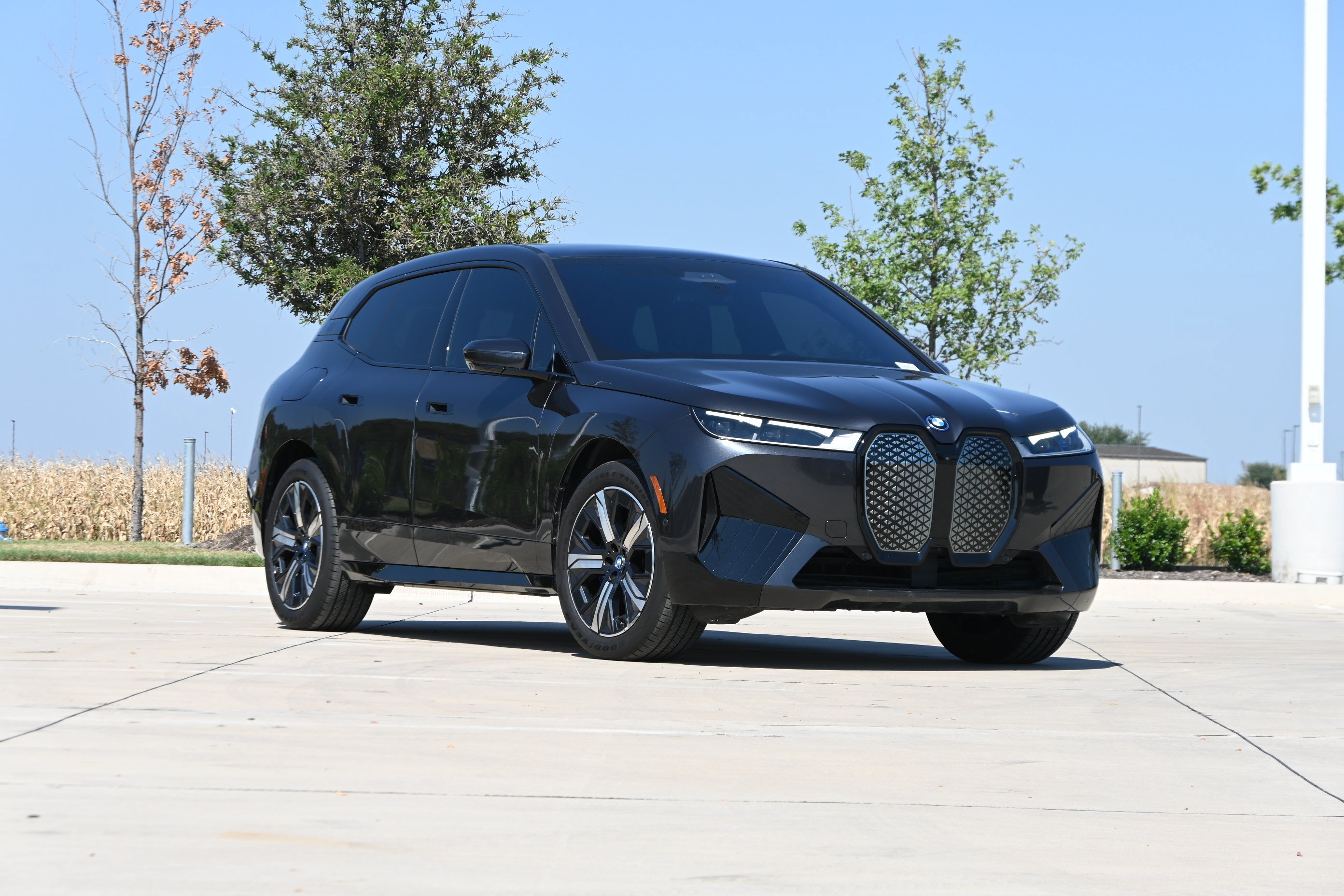 Certified 2024 BMW iX xDrive50 w/ Premium Package AWD/4WD image 2