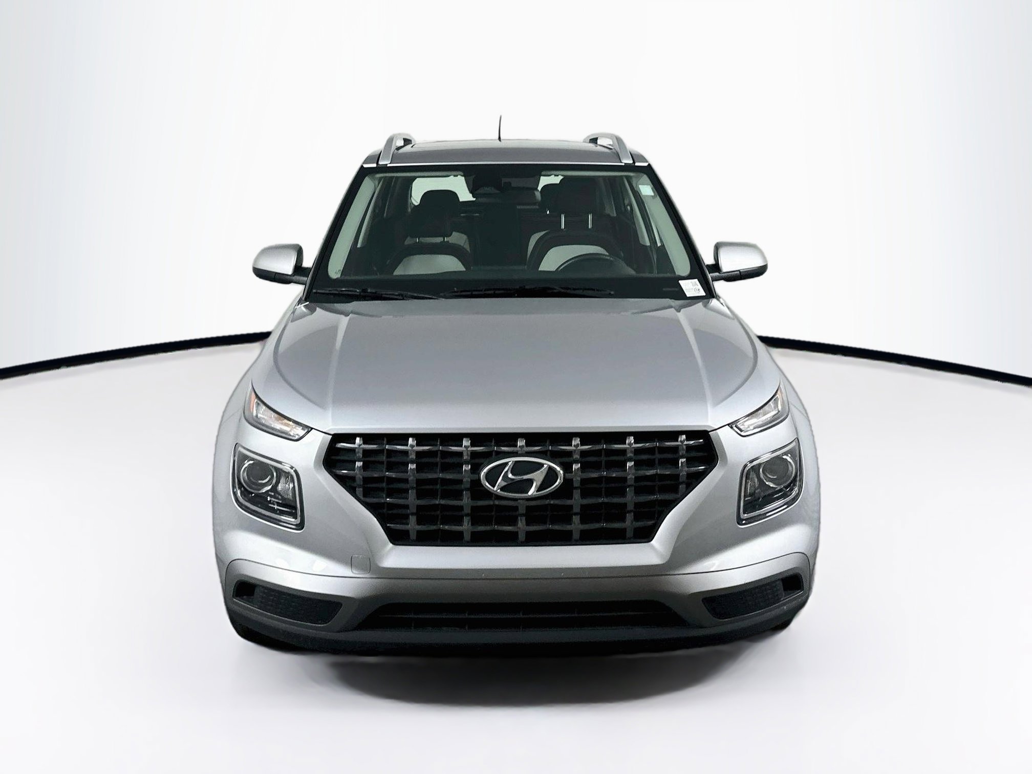 Used 2025 Hyundai Venue SEL FWD image 2