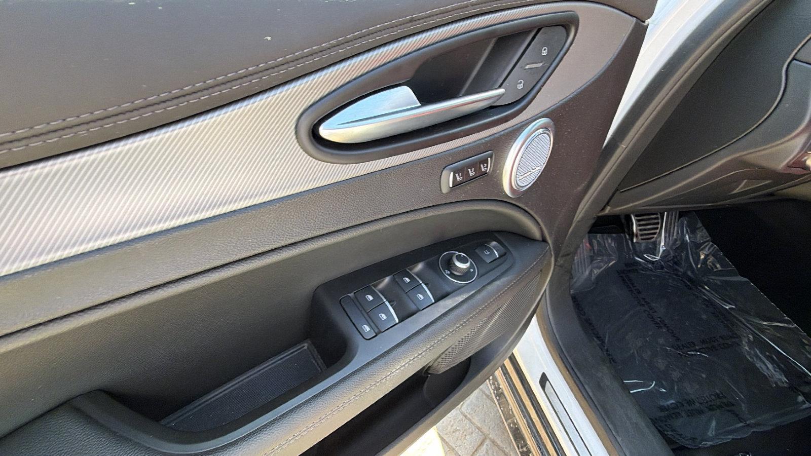 Used 2025 Alfa Romeo Stelvio Sprint image 15