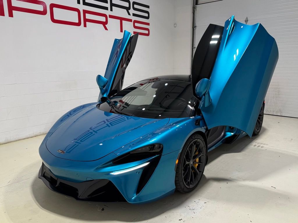 Used 2023 McLaren Artura image 26