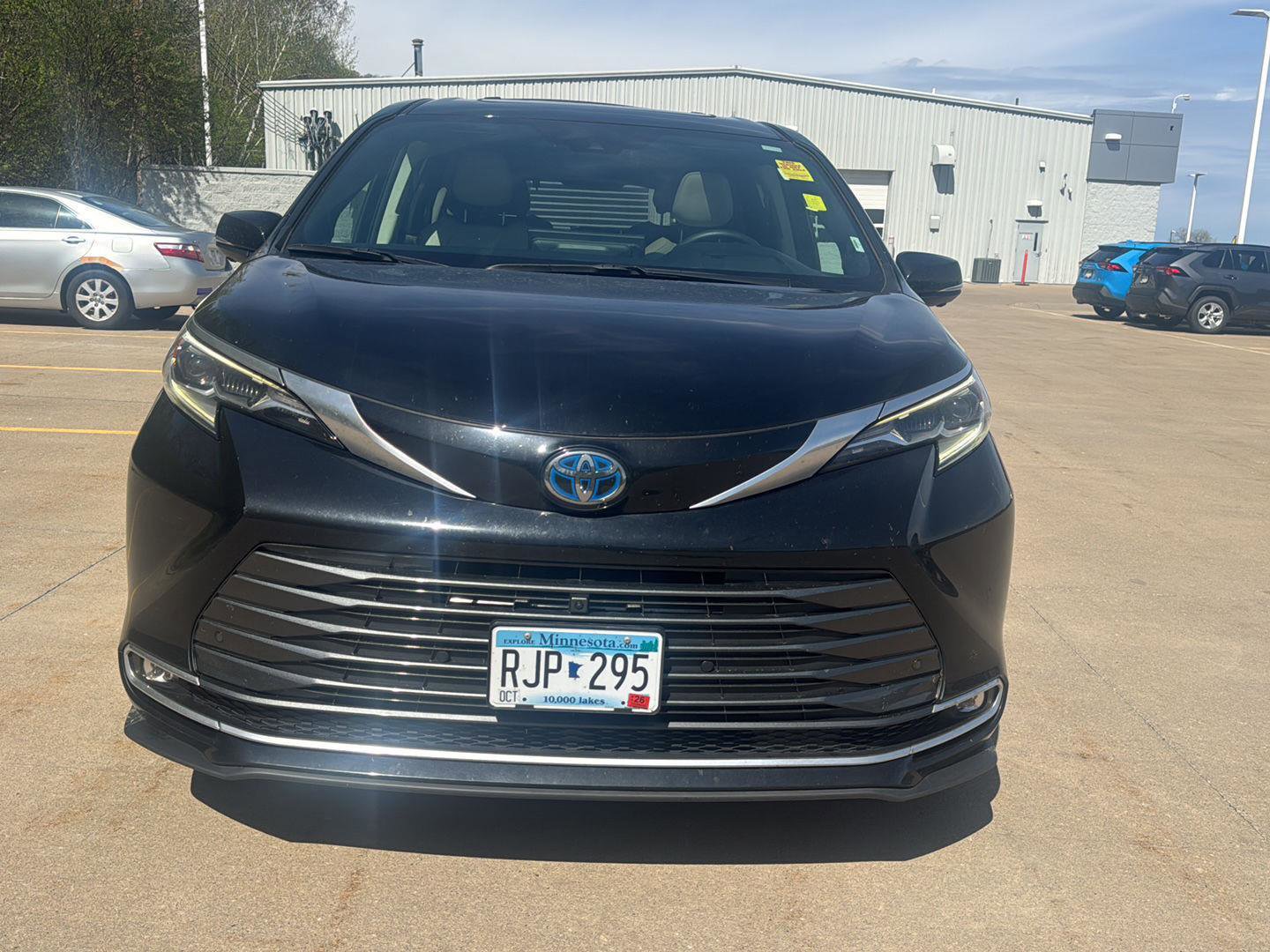 Used 2025 Toyota Sienna Platinum AWD/4WD image 5