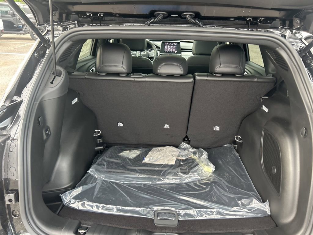 New 2025 Jeep Compass Latitude w/ Sun & Sound Group image 28