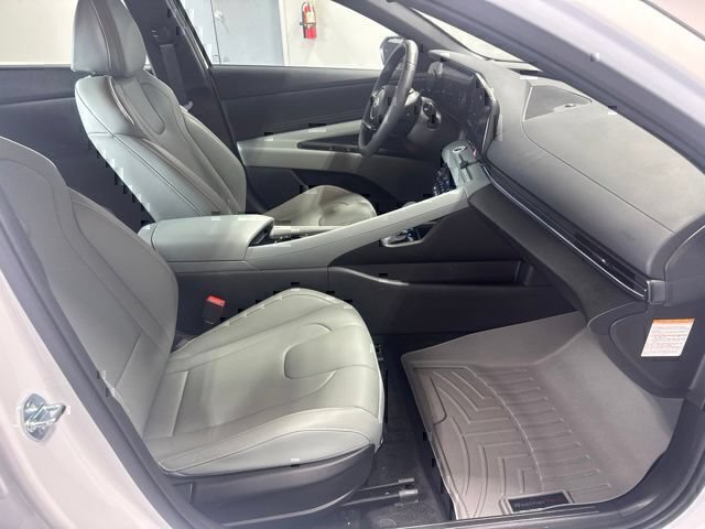 Certified 2025 Hyundai Elantra Limited FWD image 27