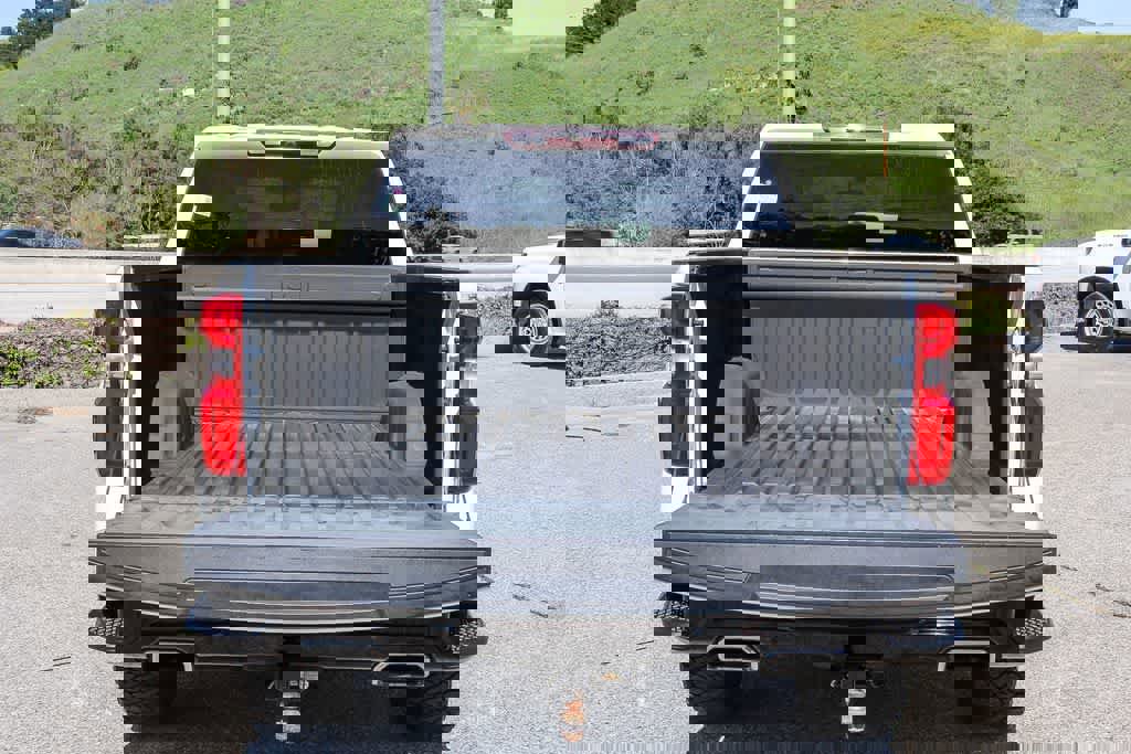 Used 2021 Chevrolet Silverado 1500 Custom Trail Boss AWD/4WD image 23