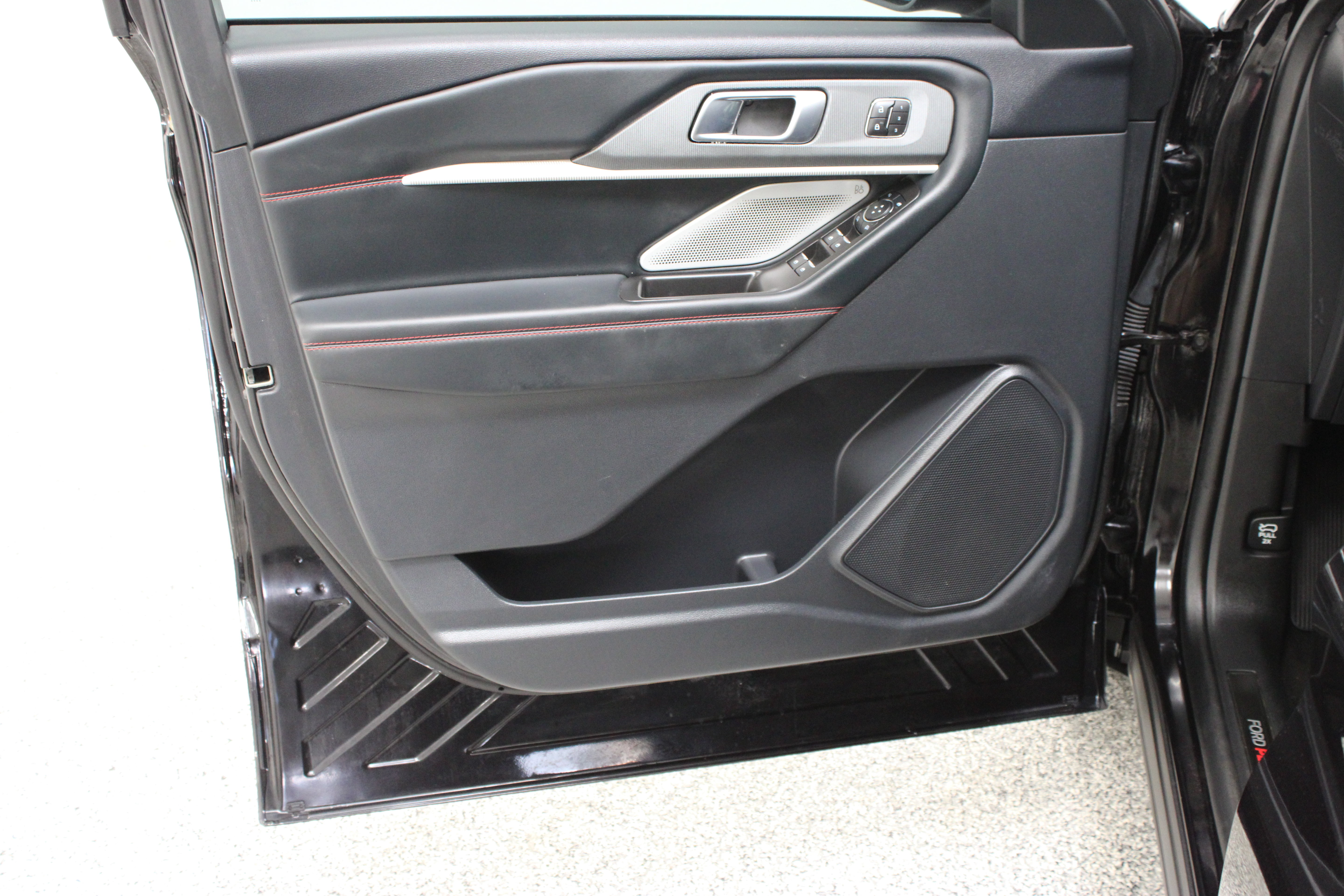 Used 2025 Ford Explorer ST w/ Sun And Sound Package AWD/4WD image 12