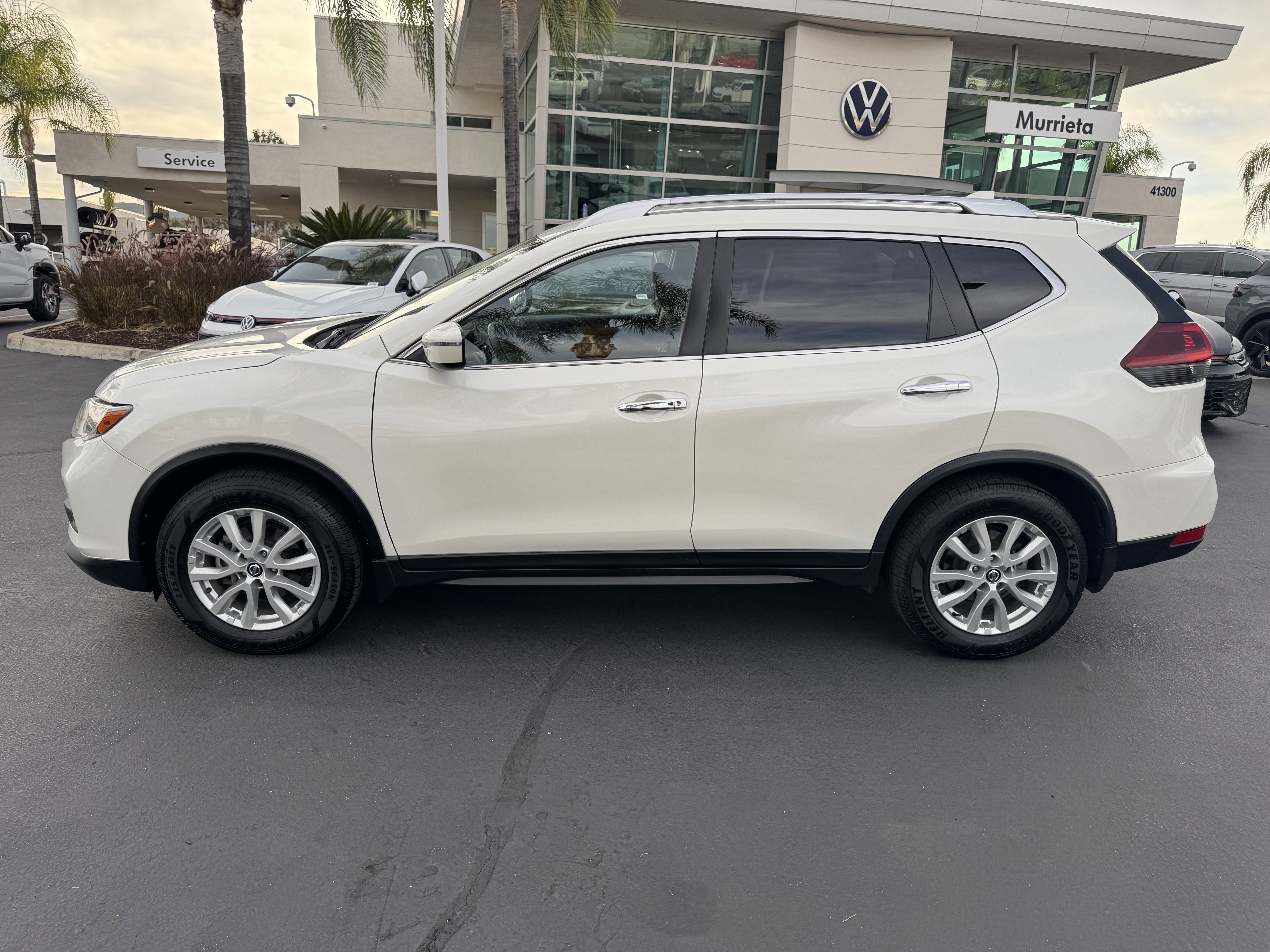 Used 2020 Nissan Rogue SV image 11