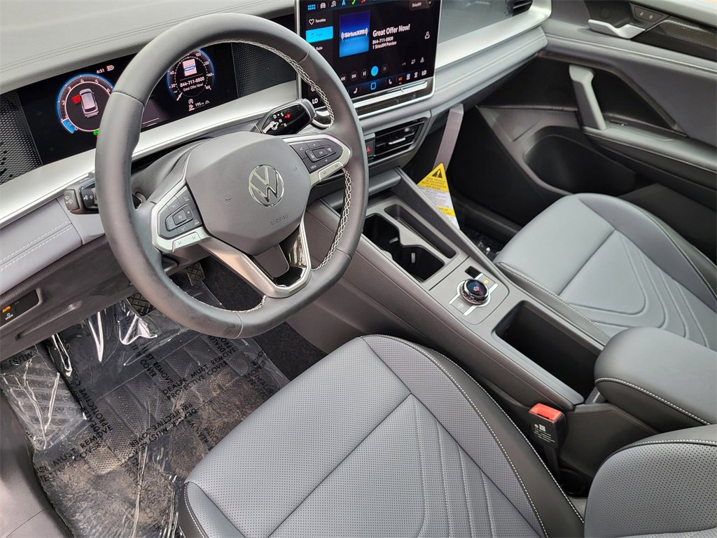 New 2025 Volkswagen Tiguan SE image 7