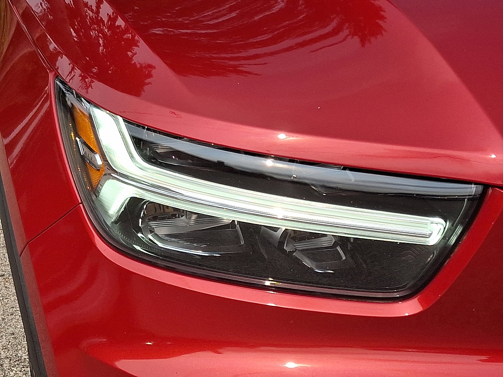 Used 2019 Volvo XC40 T5 Momentum image 9