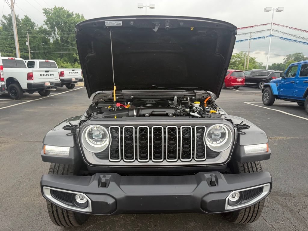 Used 2025 Jeep Wrangler Unlimited Sahara AWD/4WD image 57