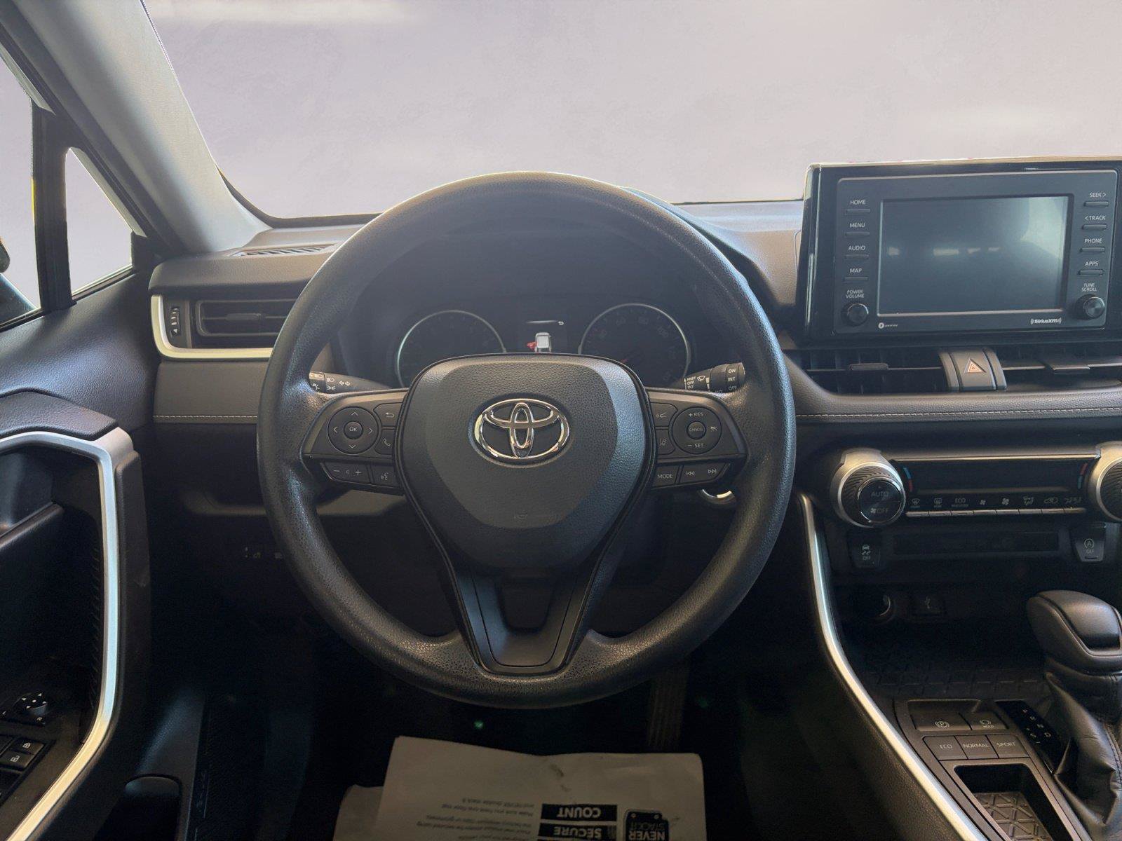 Used 2022 Toyota RAV4 XLE FWD image 12