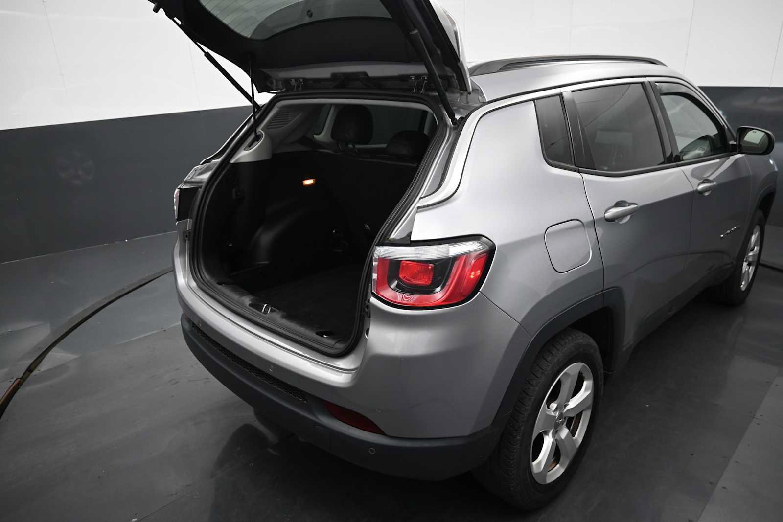 Used 2018 Jeep Compass Latitude w/ Popular Equipment Group AWD/4WD image 25