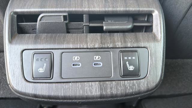 Used 2025 Nissan Ariya AWD image 45