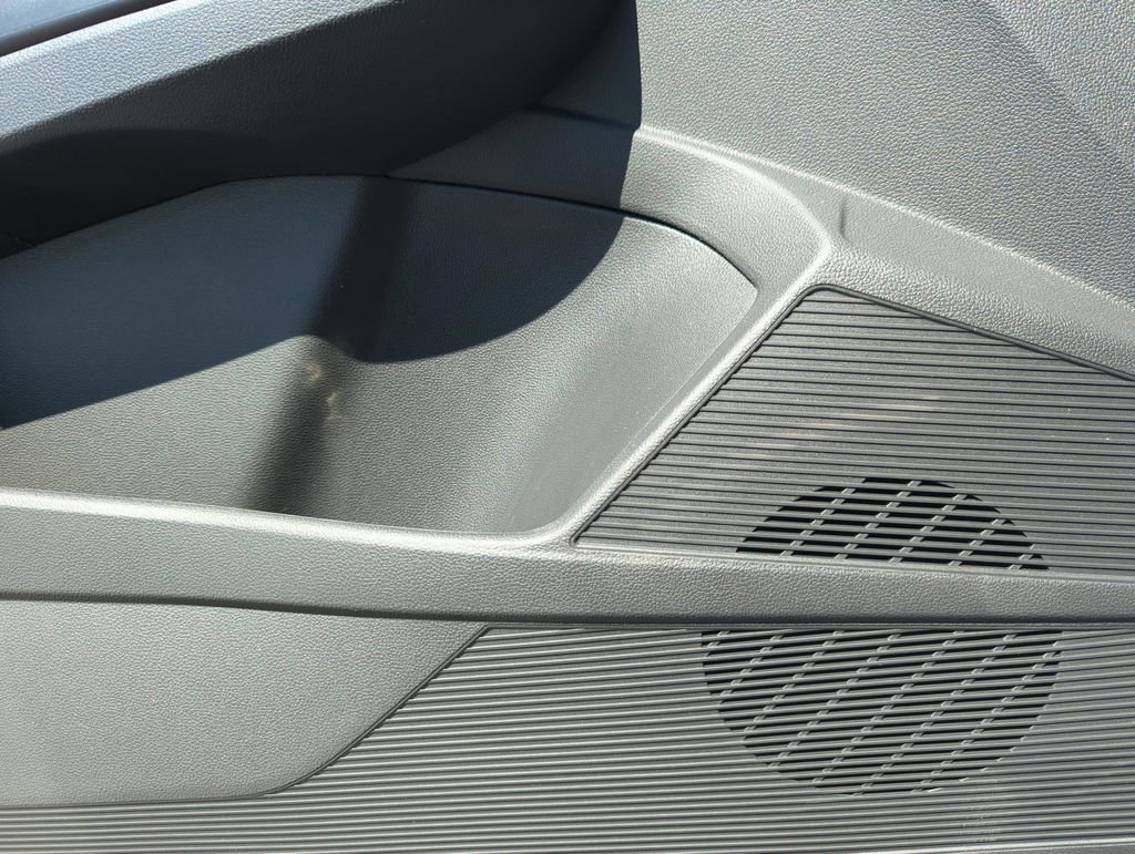 New 2026 Volkswagen Taos SEL image 31