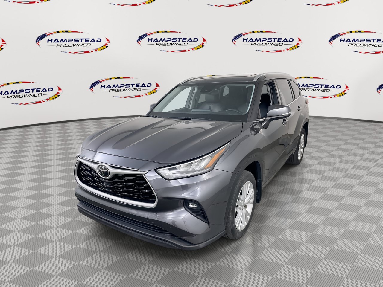 Used 2020 Toyota Highlander XLE AWD/4WD image 1