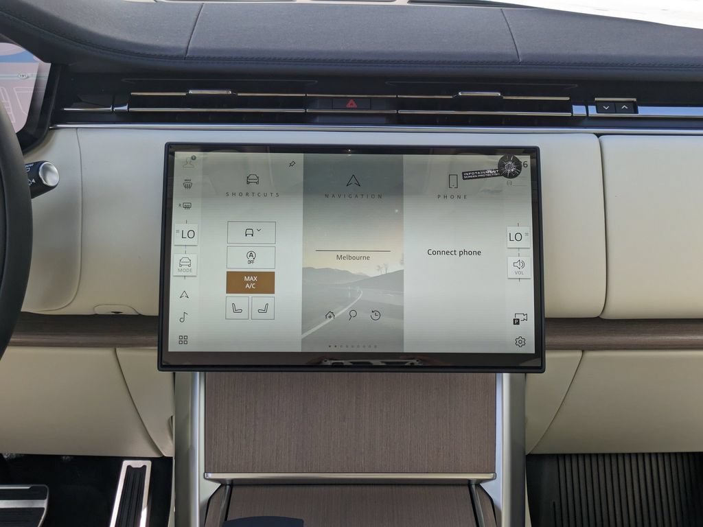 New 2026 Land Rover Range Rover SE AWD/4WD image 17