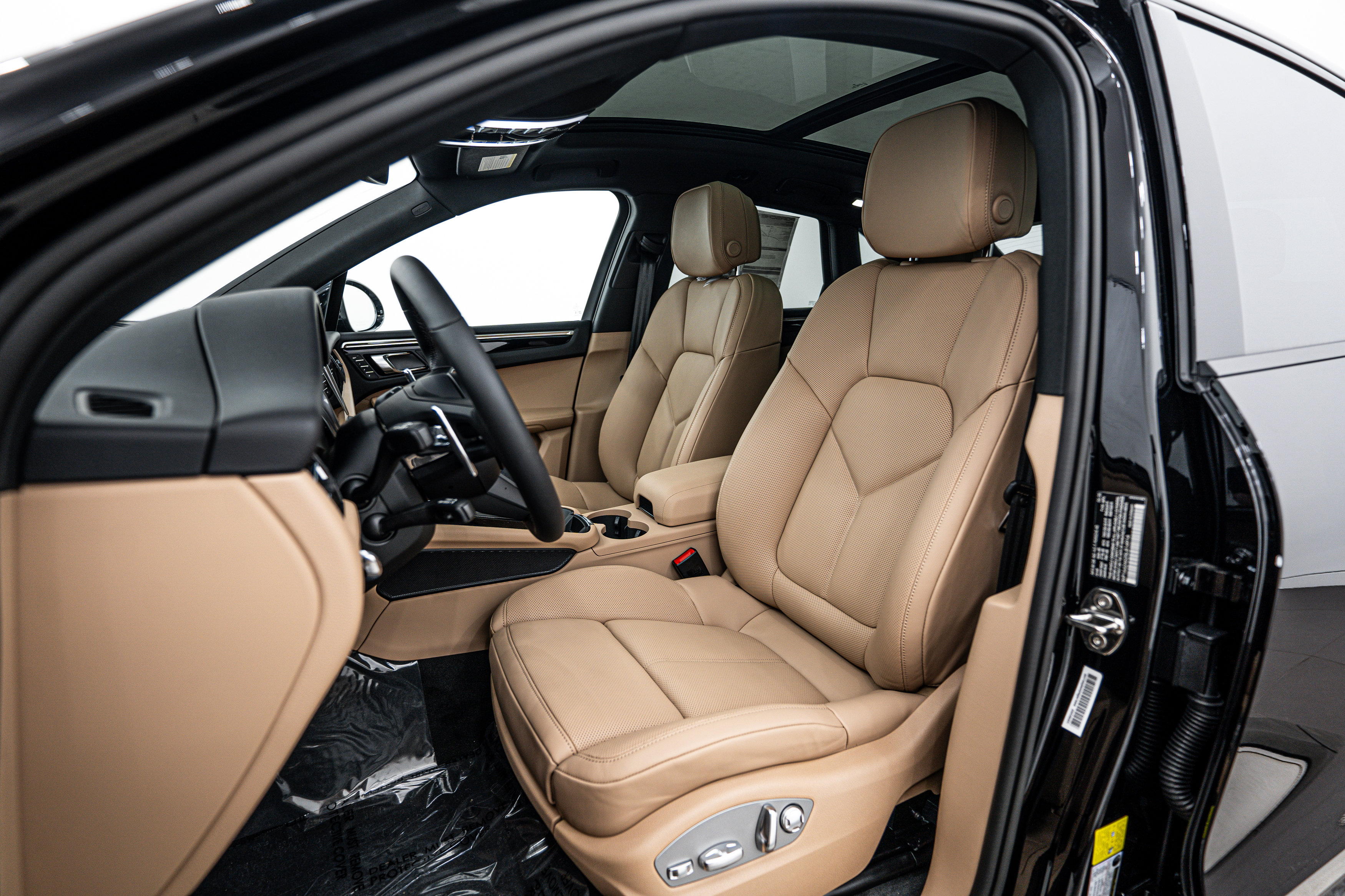 New 2025 Porsche Macan image 5