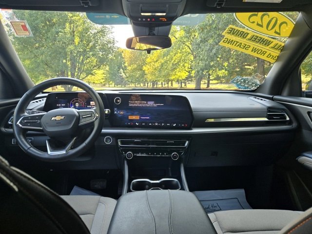 Used 2025 Chevrolet Traverse LT image 13