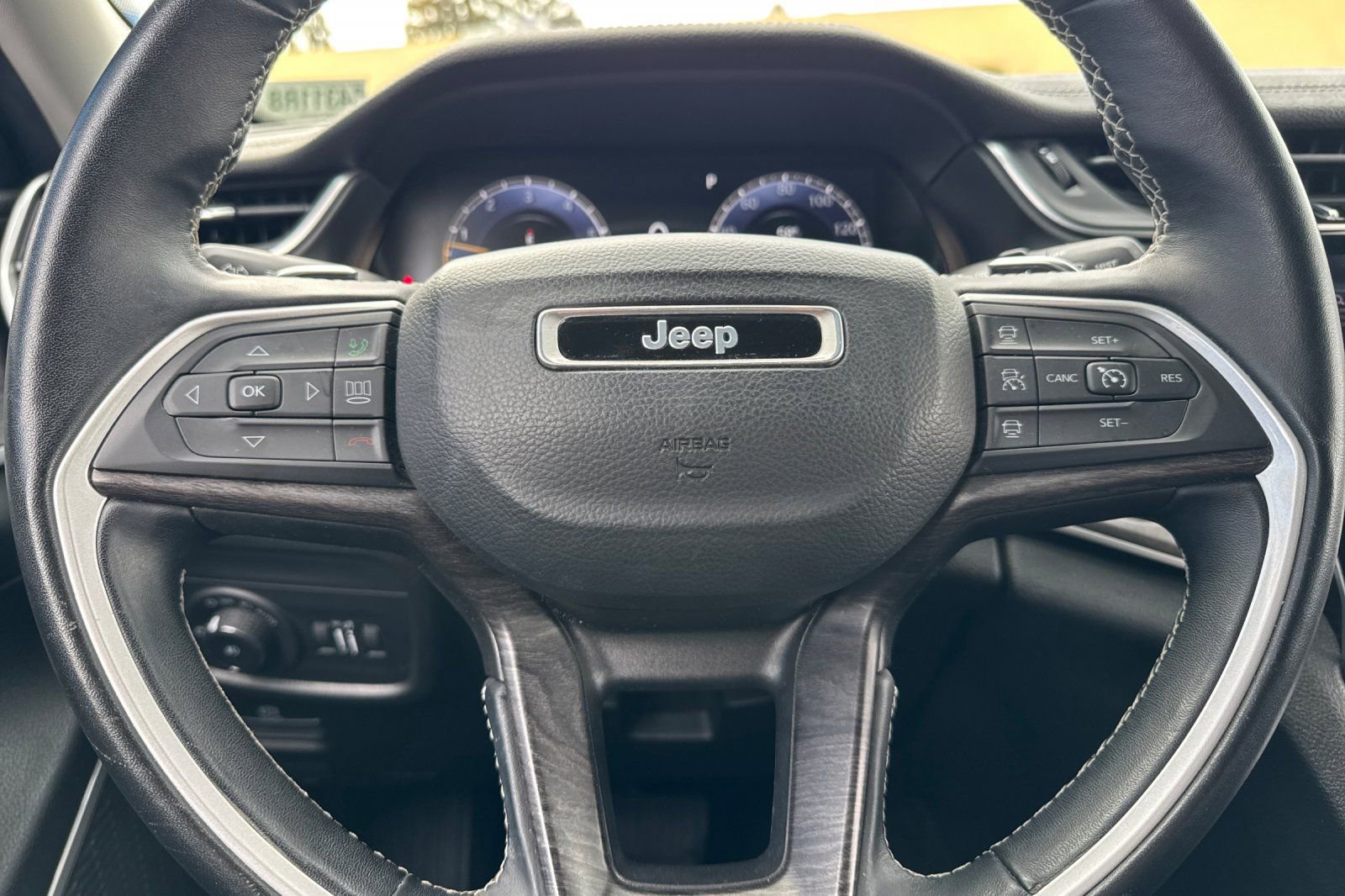 Used 2022 Jeep Grand Cherokee Limited image 33