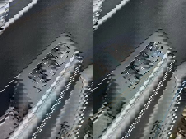 Used 2025 GMC Acadia Elevation image 21