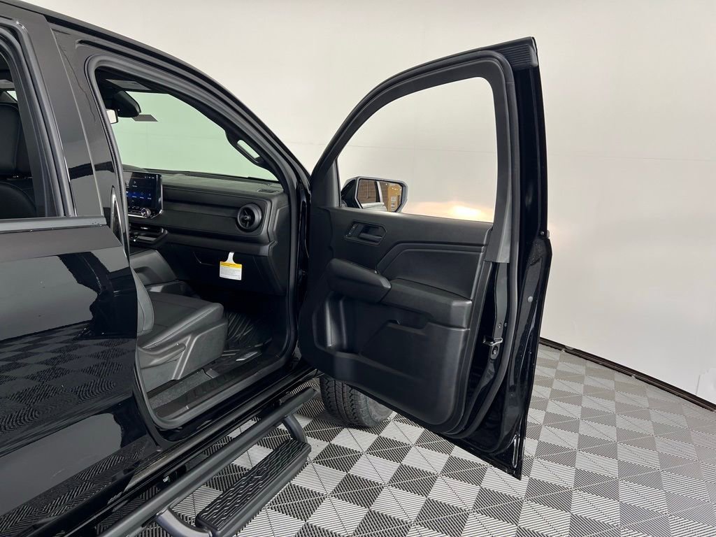 New 2025 Chevrolet Colorado Trail Boss w/ Midnight Edition image 25