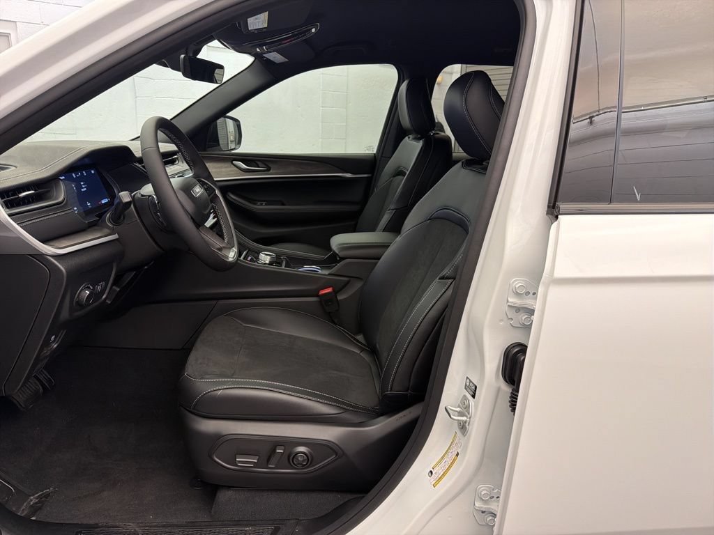 New 2026 Jeep Grand Cherokee Altitude RWD image 15