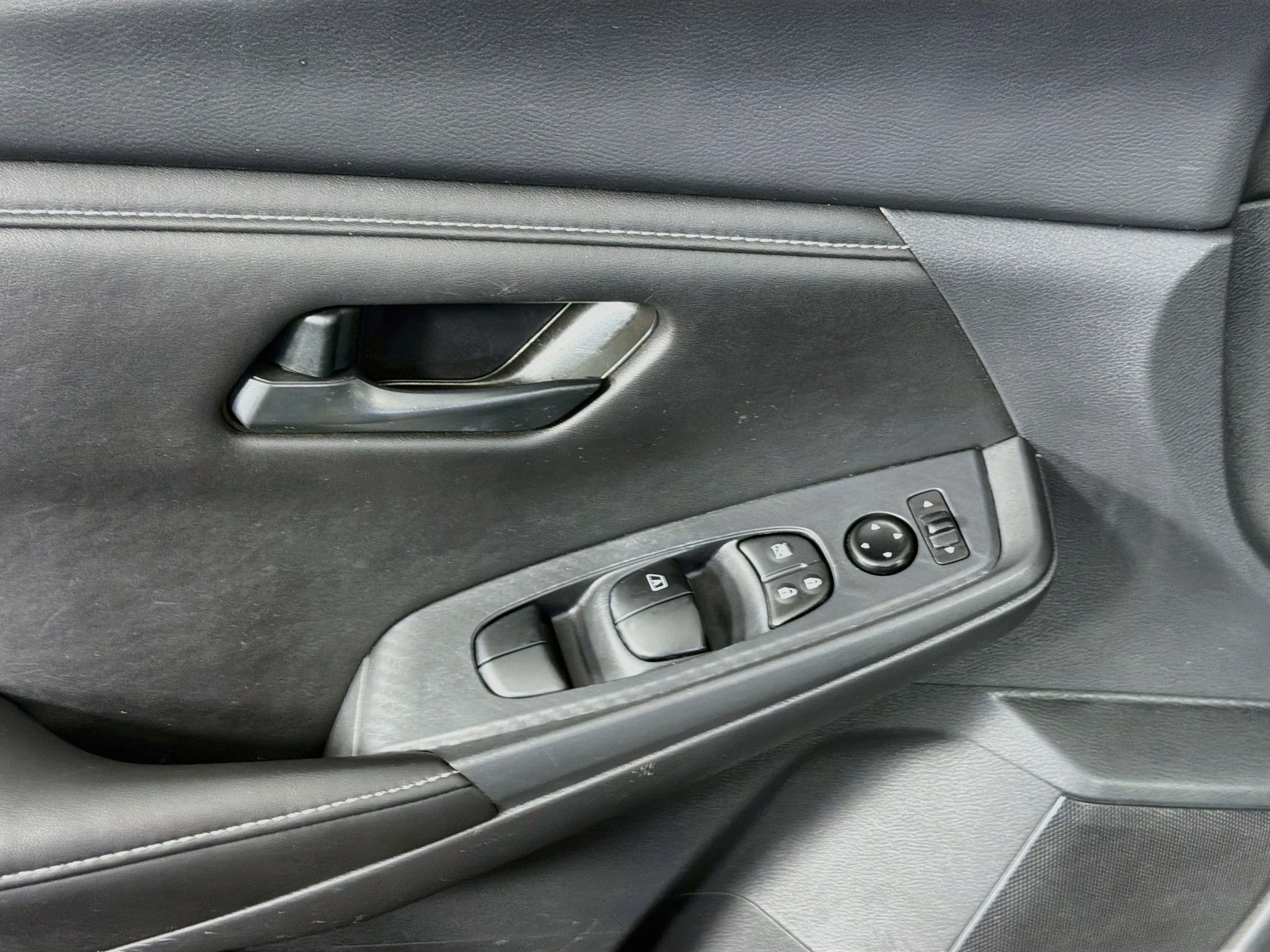 Used 2025 Nissan Sentra S FWD image 15