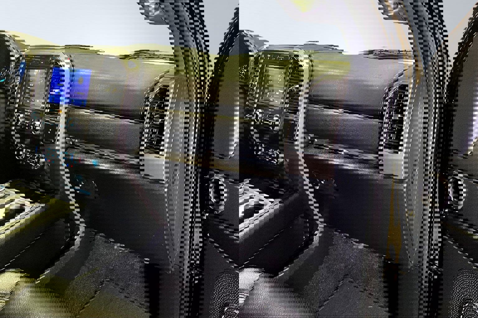 Used 2021 Ford Expedition XLT image 26