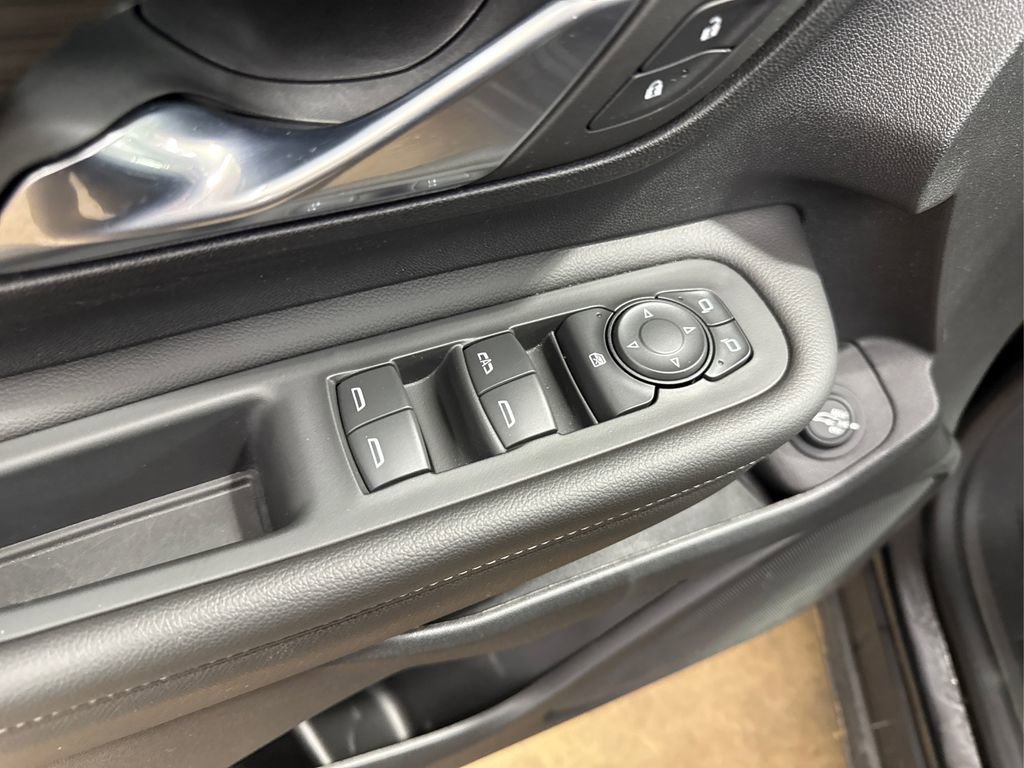 Used 2022 GMC Terrain SLT image 36