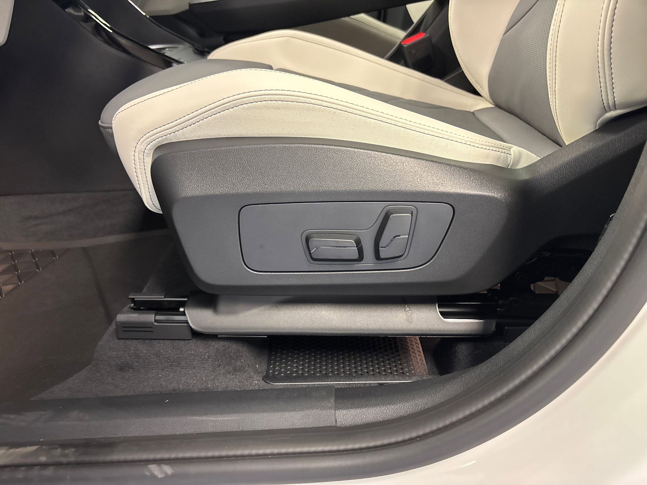 New 2026 BMW X1 xDrive28i w/ Convenience Package image 13